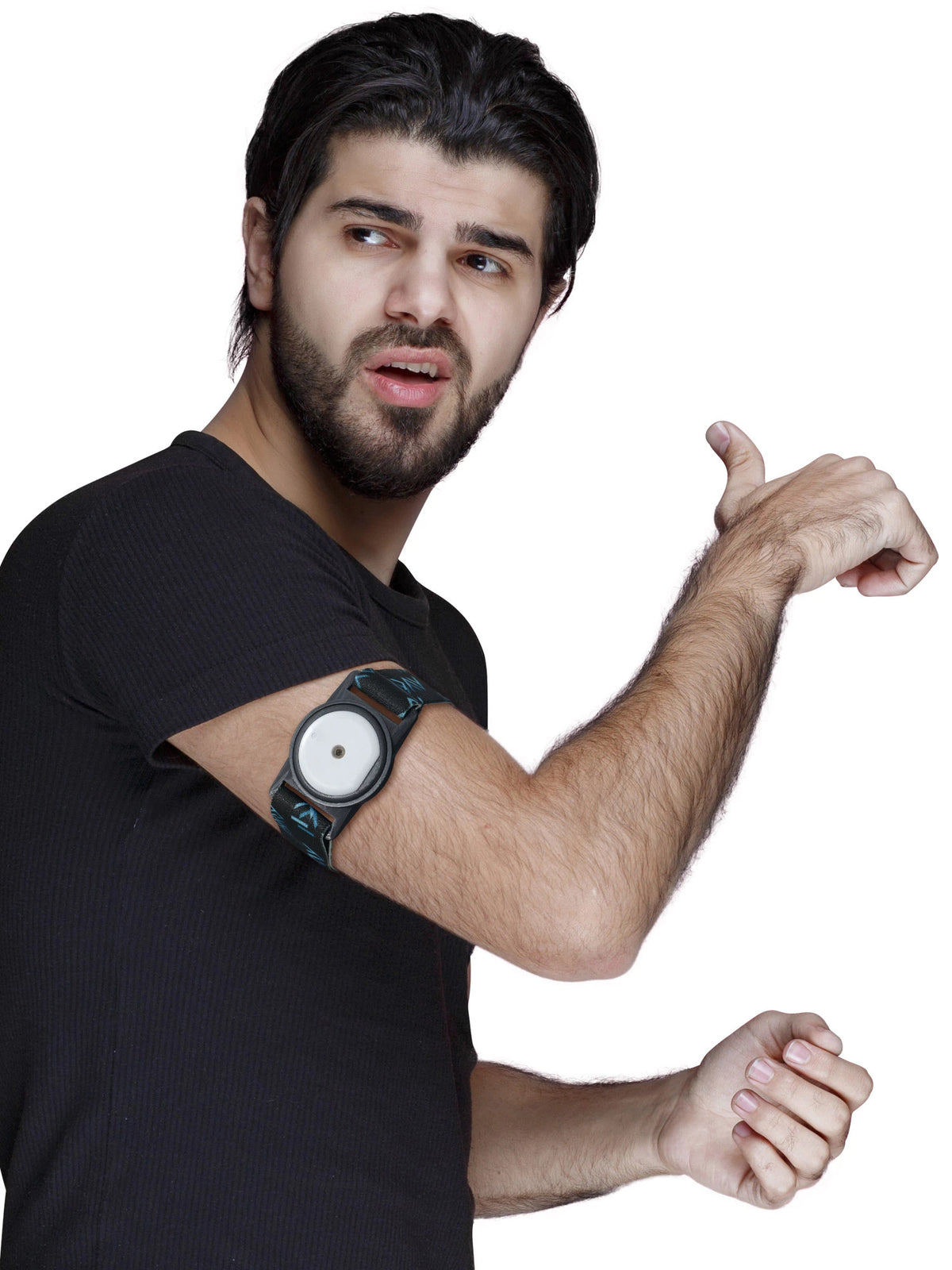 Accu-Chek SmartGuide armband Dia-Style worn on man’s upper arm