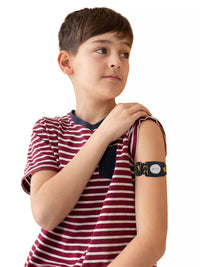 Child wearing Dexcom G7 Armband with rotating clip, showcasing comfort and colorful design.