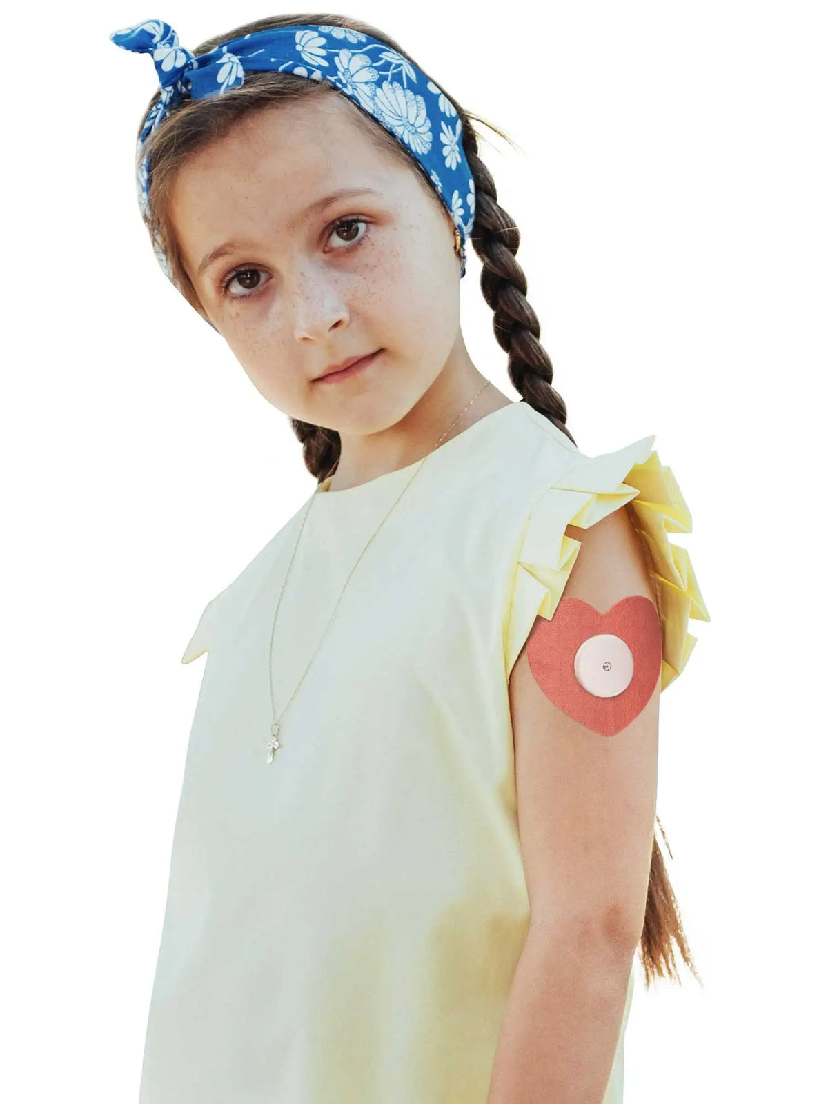 FreeStyle Libre 2 adhesive patch for kids, heart shape, worn by a girl
