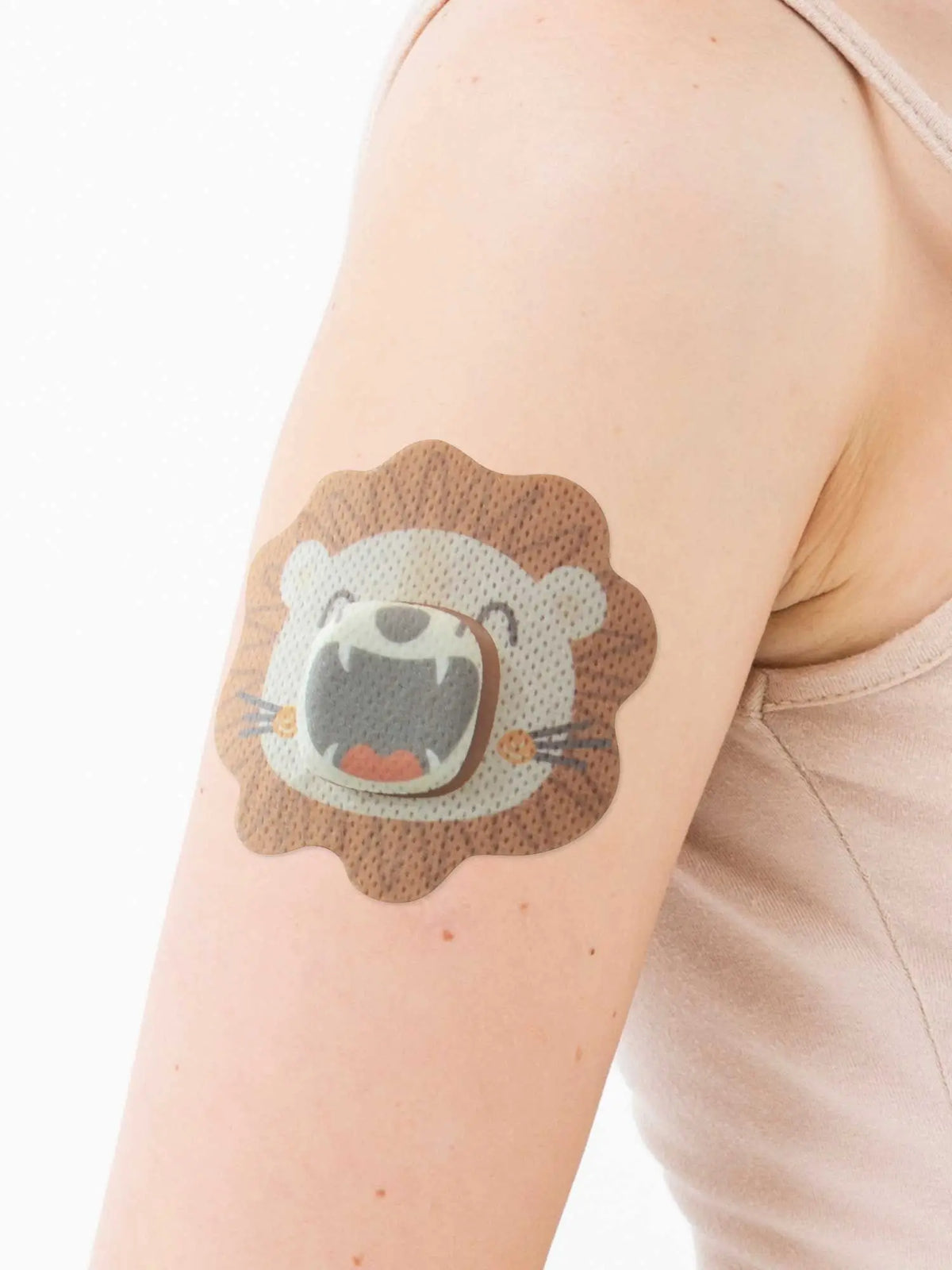 Simplera Sync adhesive patch for kids, lion shape, on the arm