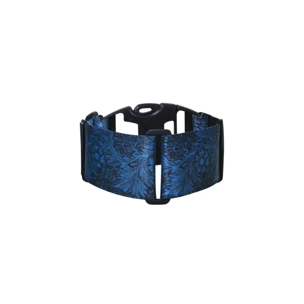 Blue Dia-Leg Band for discreet insulin pump wear under dresses and skirts.